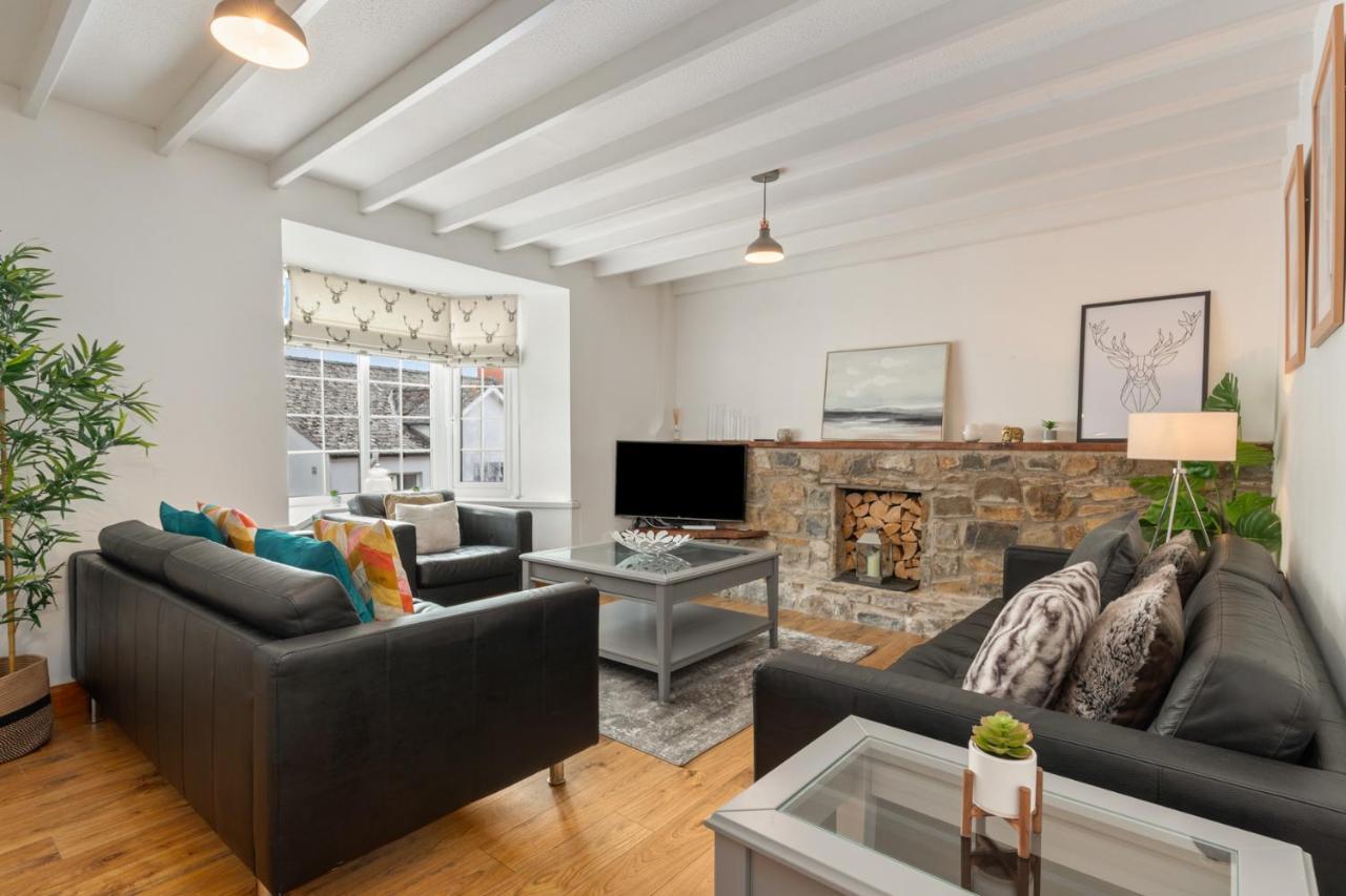 Ivydene - Beautiful Cottage, Stone Throw From Beach, Wonderful Sea Views 손더스풋 외부 사진