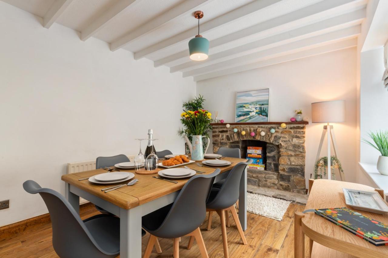 Ivydene - Beautiful Cottage, Stone Throw From Beach, Wonderful Sea Views 손더스풋 외부 사진
