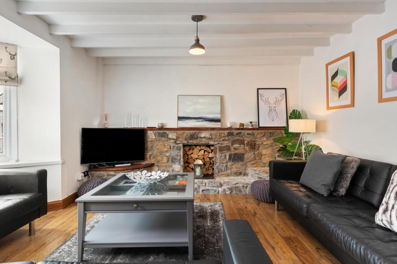 Ivydene - Beautiful Cottage, Stone Throw From Beach, Wonderful Sea Views 손더스풋 외부 사진