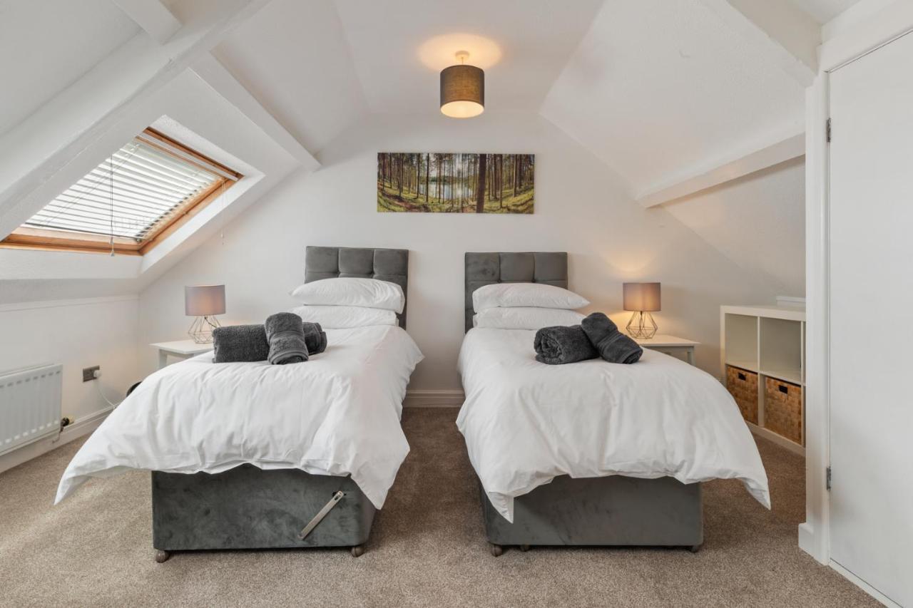Ivydene - Beautiful Cottage, Stone Throw From Beach, Wonderful Sea Views 손더스풋 외부 사진