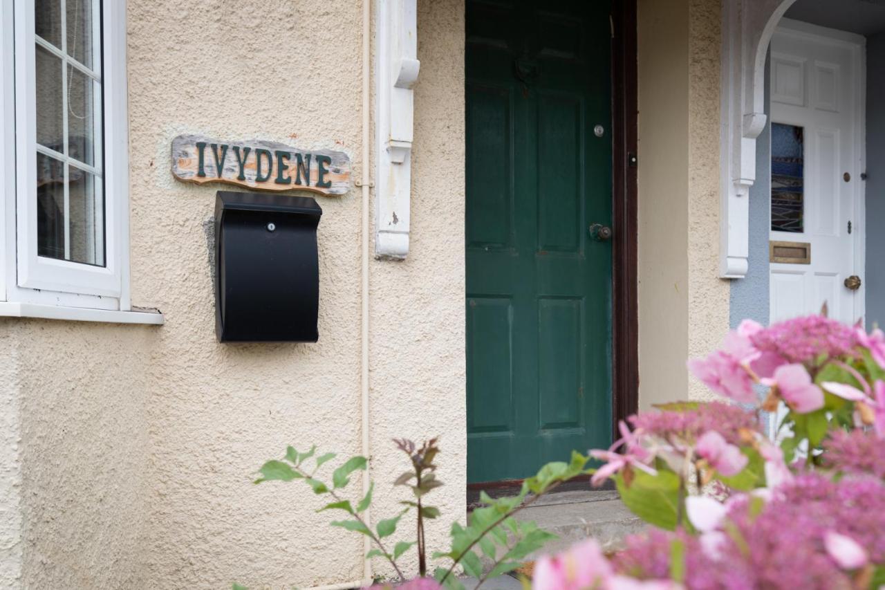Ivydene - Beautiful Cottage, Stone Throw From Beach, Wonderful Sea Views 손더스풋 외부 사진