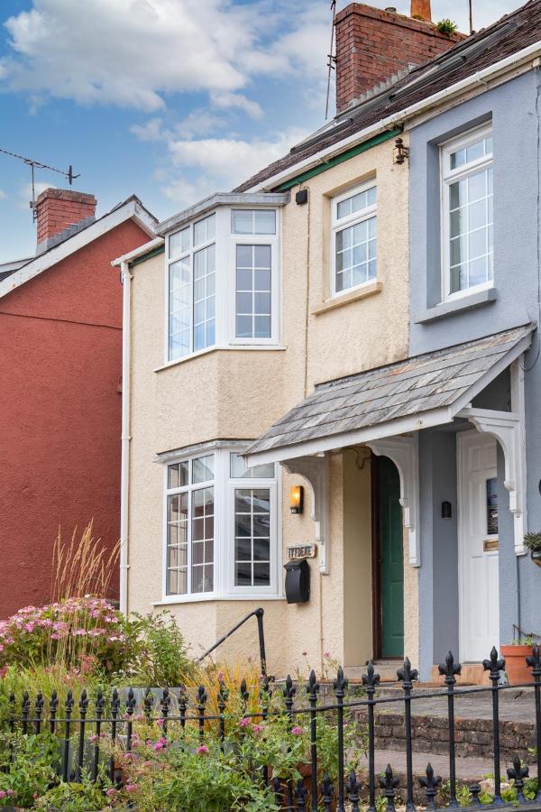 Ivydene - Beautiful Cottage, Stone Throw From Beach, Wonderful Sea Views 손더스풋 외부 사진